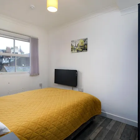 Flat 6 - For 4 In Town Centre Apartmán