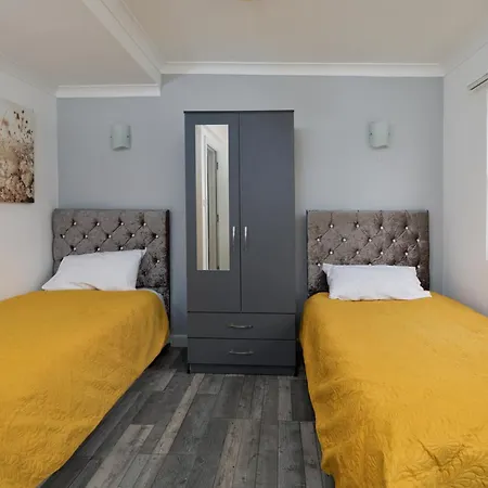 Flat 6 - For 4 In Town Centre Apartmán